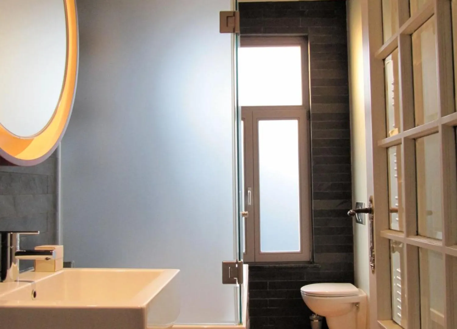 B&B Quatre20Cinq Antwerpen 3*,