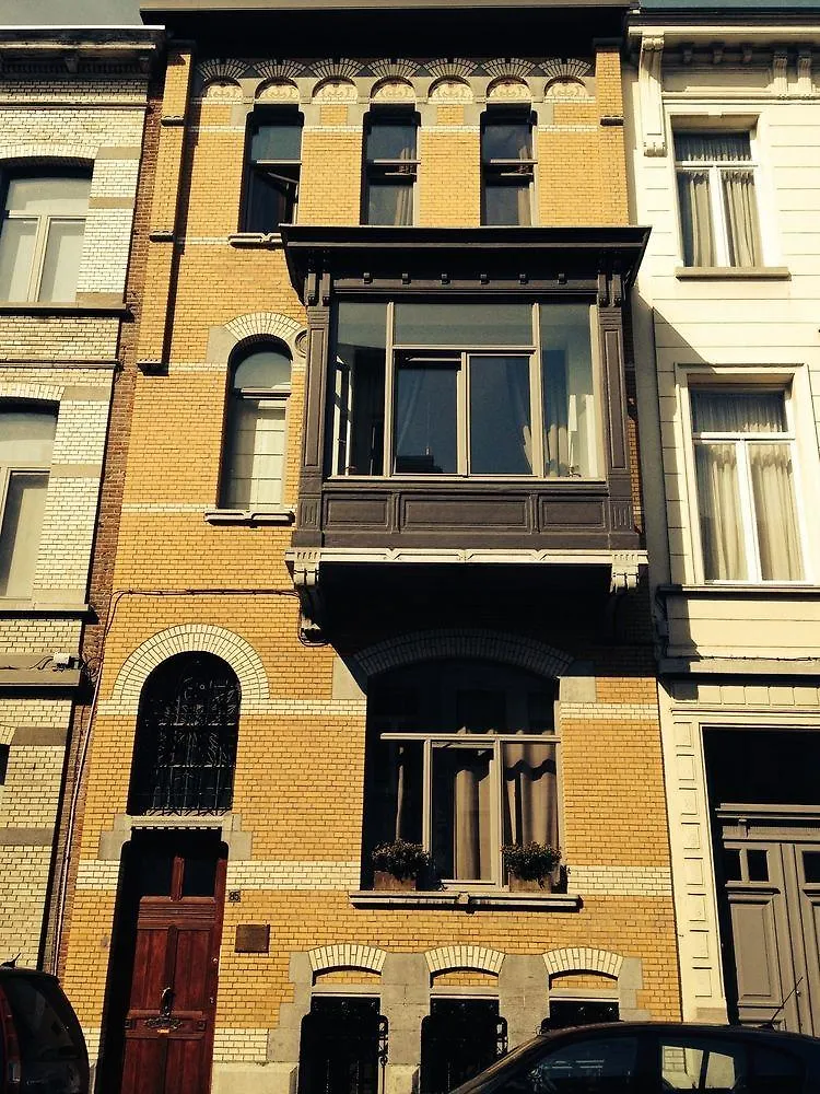 B&B Quatre20Cinq Antwerpen 3*,